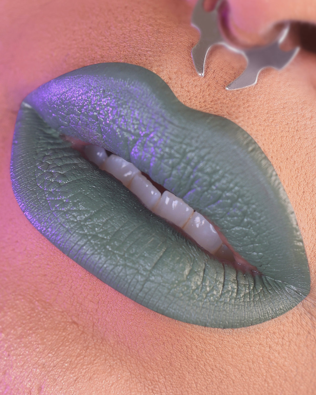 Acantha – Flüssiger Satin-Lippenstift