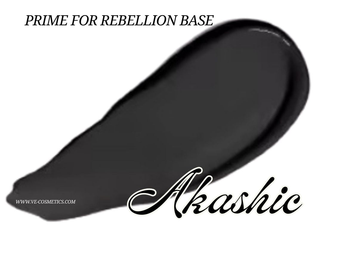 Black eyeshadow base used to intensify pigment and deepen eyeshadow colour