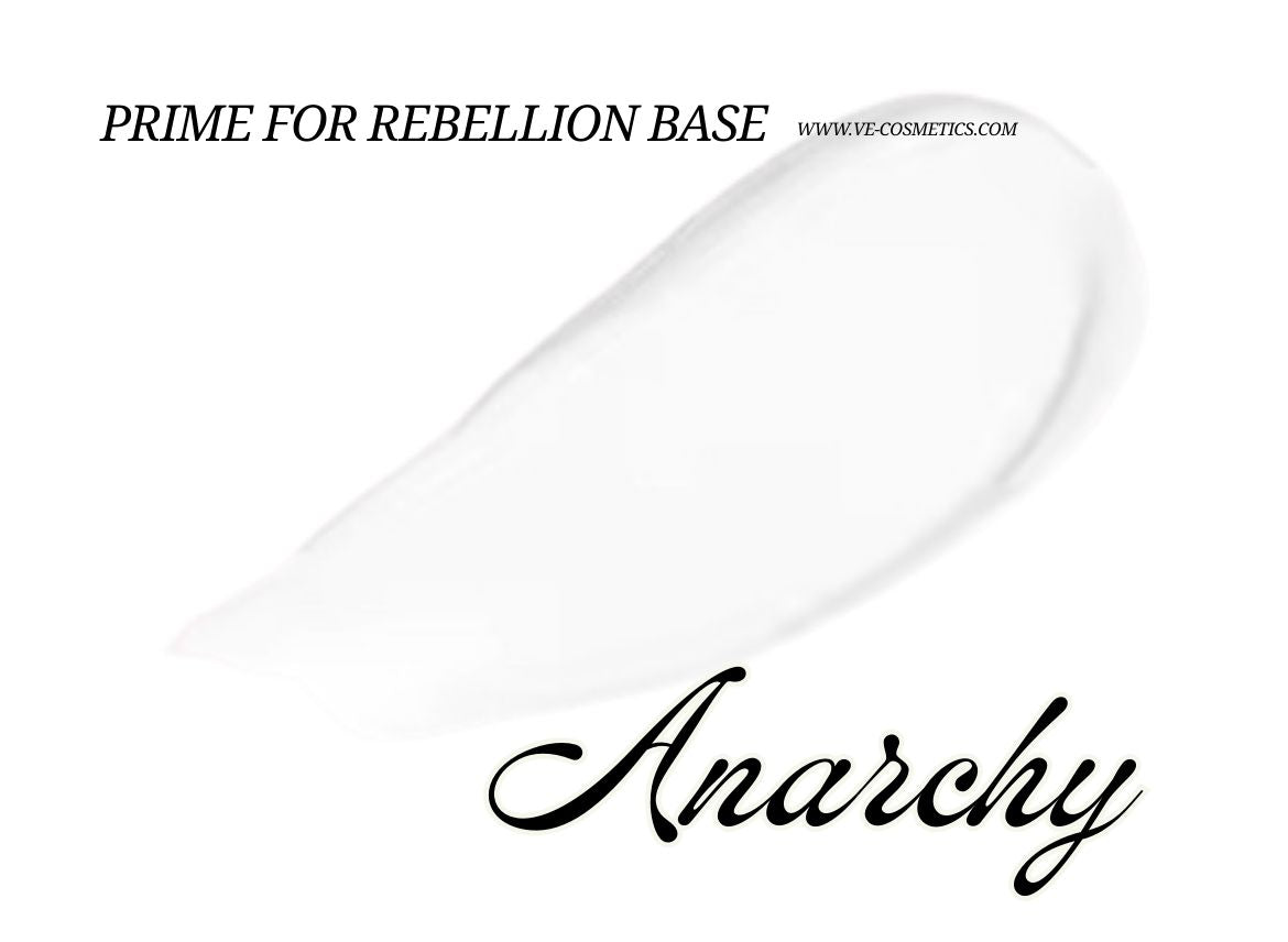 White eyeshadow base designed to brighten and intensify eyeshadow pigment