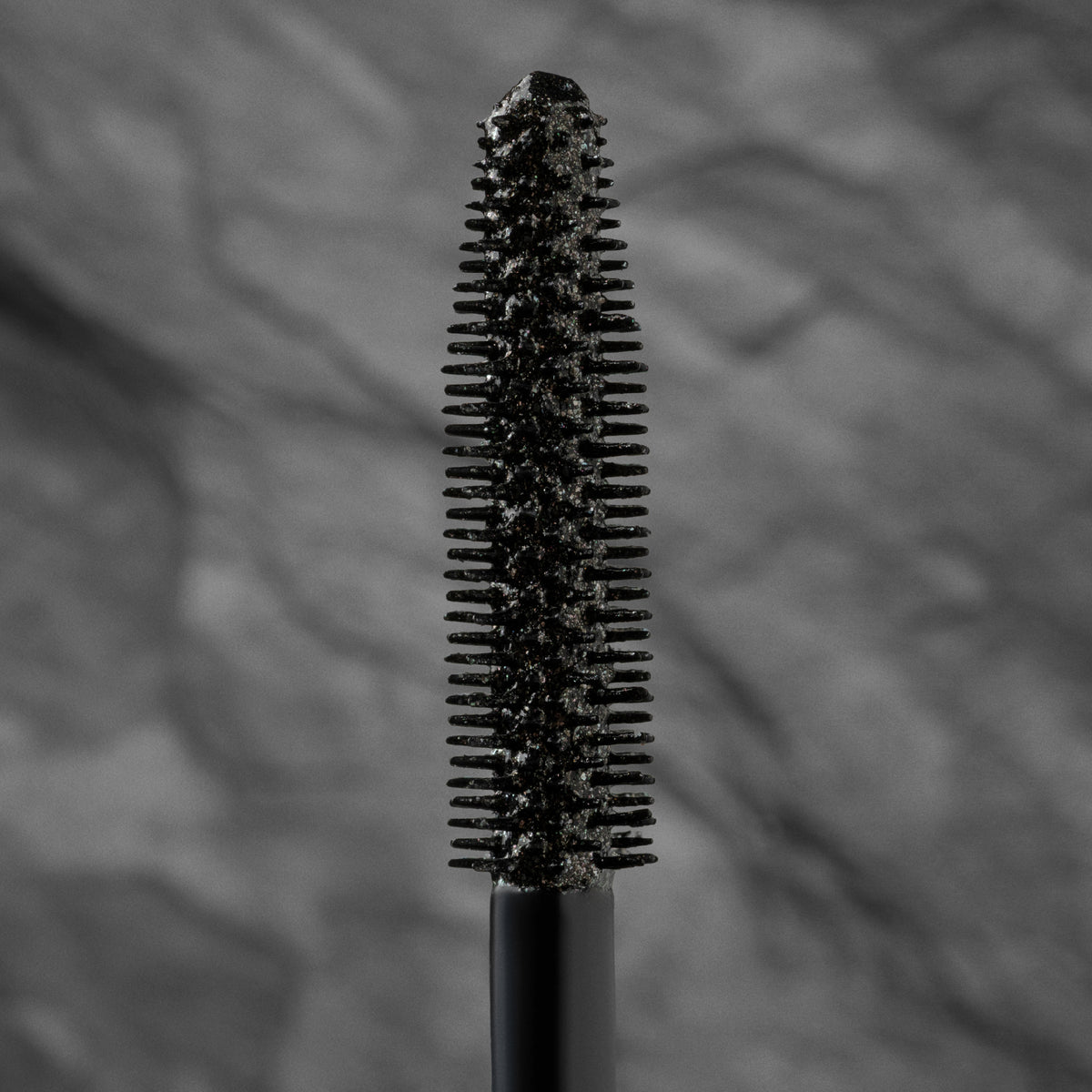 Chroma Veil Farbige Mascara – Abyss Metallic Black
