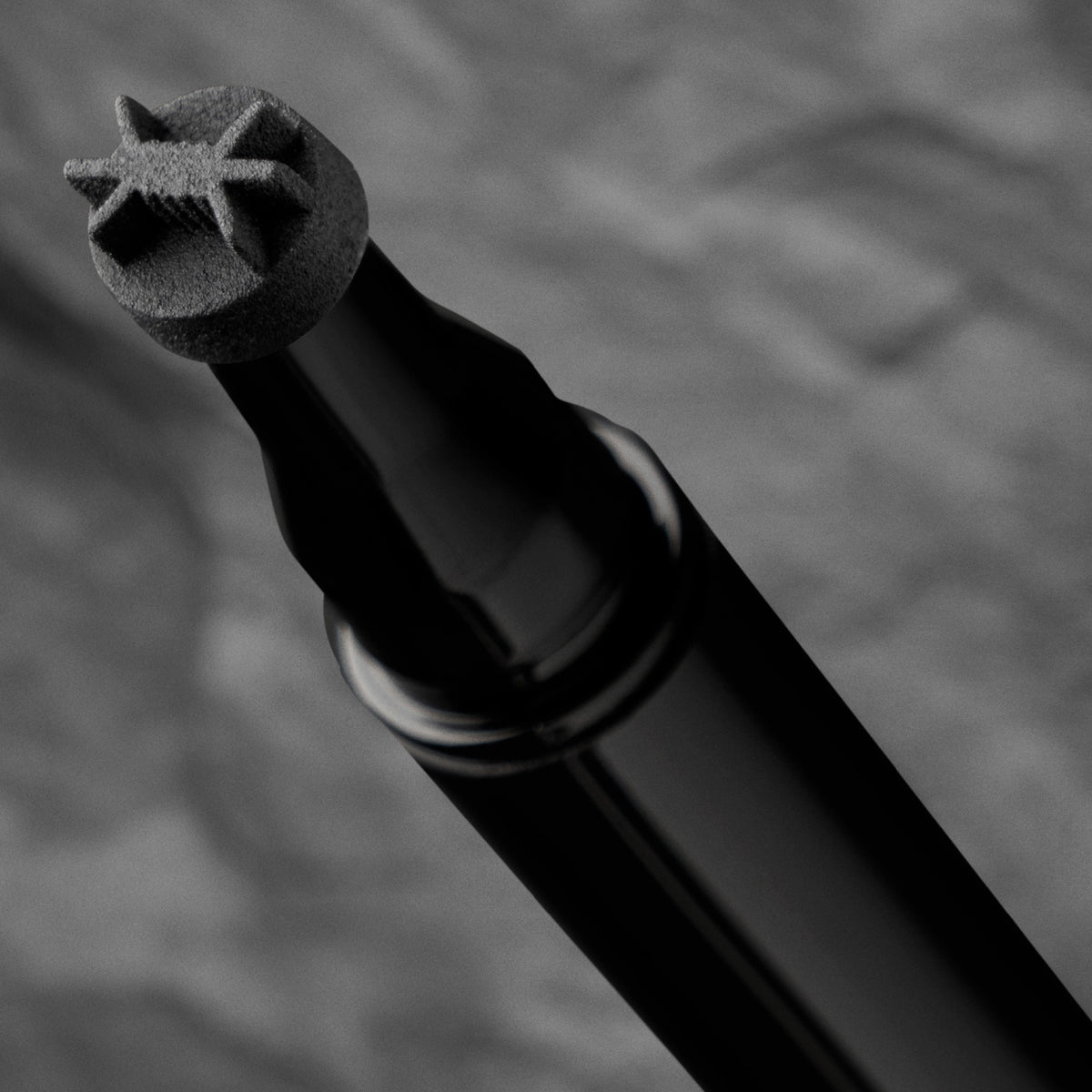 Barbed Wire 2-in-1 Waterproof Eyeliner Stamp Pen