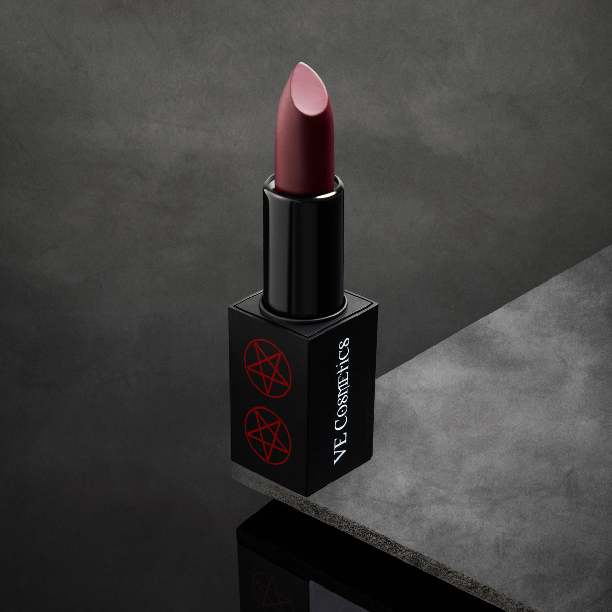 Rouge à Lèvres Envoûtant Bullet - Teinte Familiar (Vin/Prune Vampy)