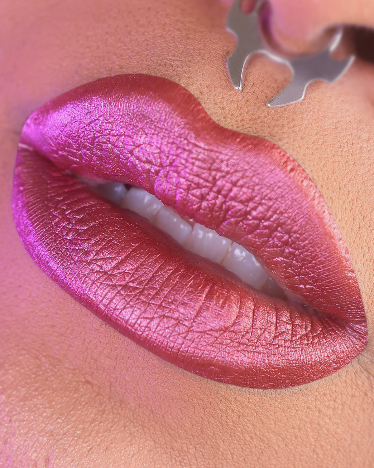 Smooch - Magischer Metallic-Lippenstift