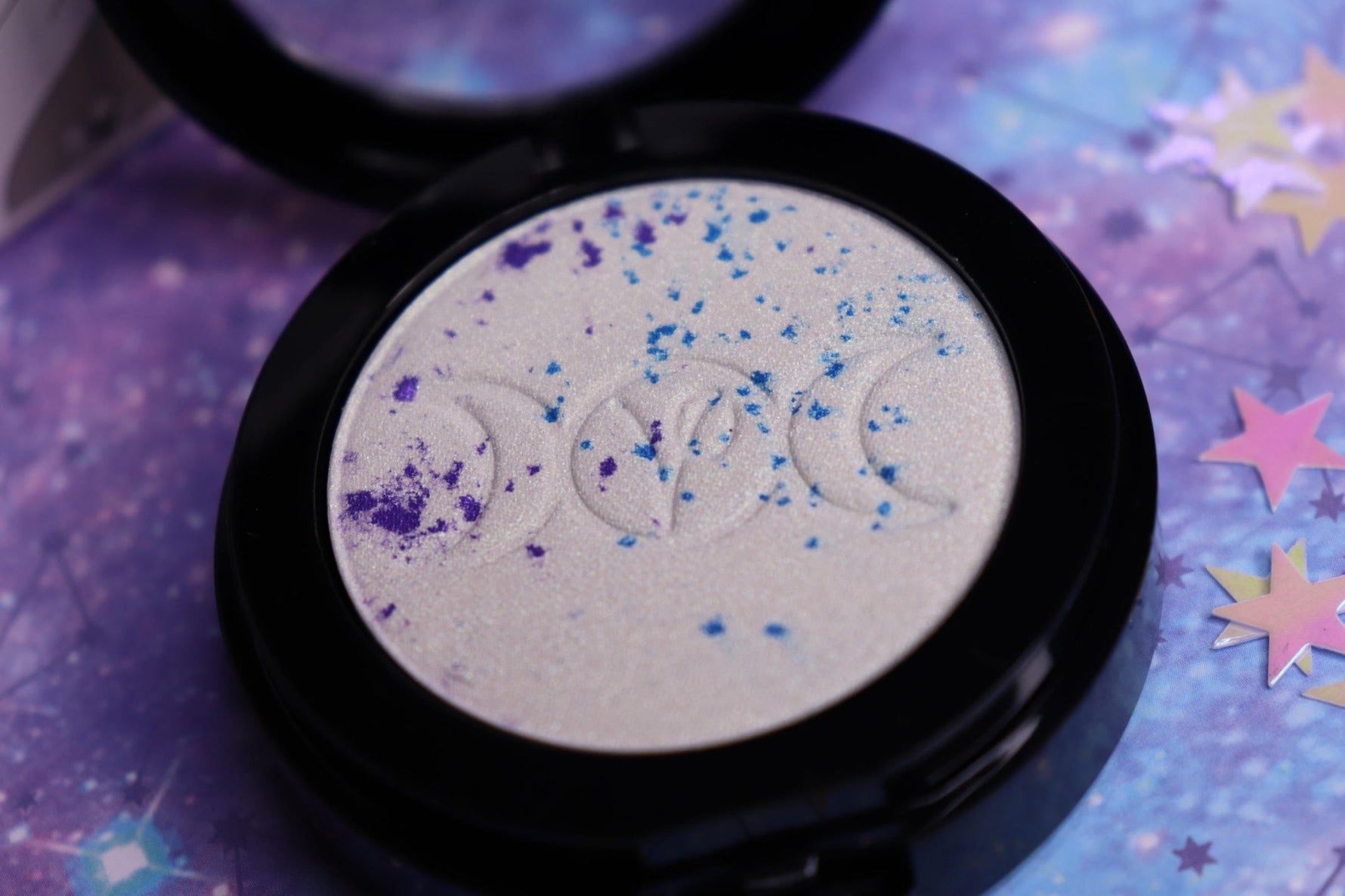 Divine Highlighter - VE CosmeticsHighlighter