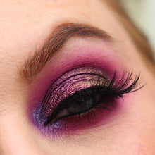 Load image into Gallery viewer, Magickal Essence Liquid Multichrome Pigment - So Below - VE CosmeticsEyeshadow
